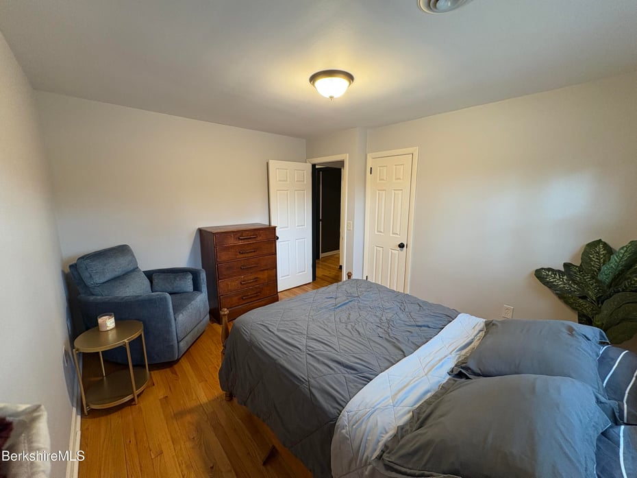 72 Nancy Ave Photo 15