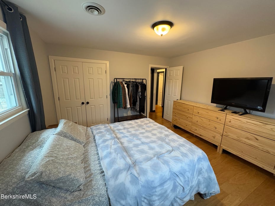 72 Nancy Ave Photo 18