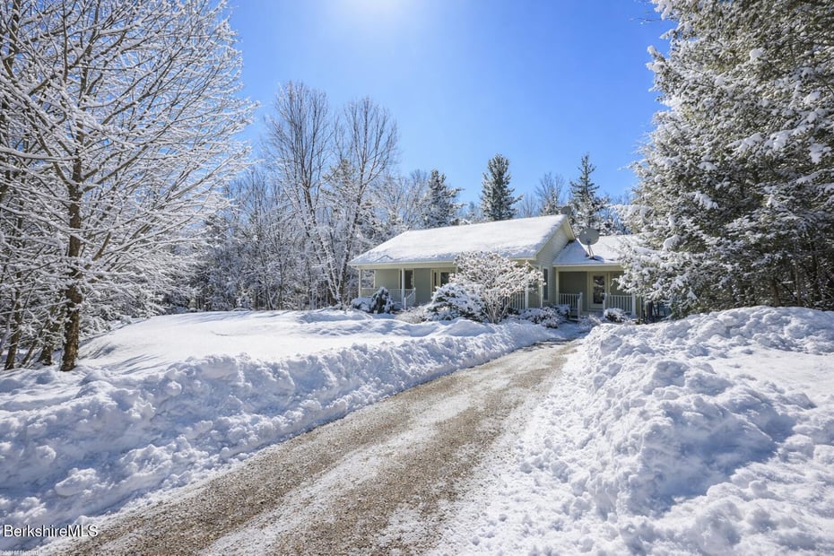 545 W Center Rd Photo 1