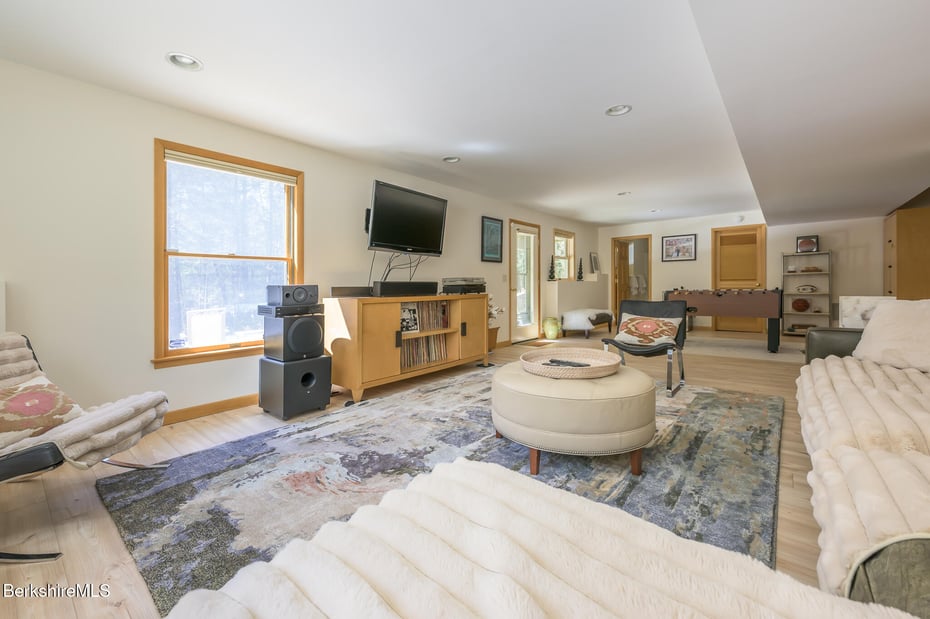 545 W Center Rd Photo 41