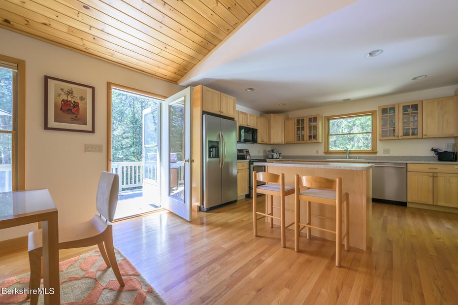 545 W Center Rd Photo 18