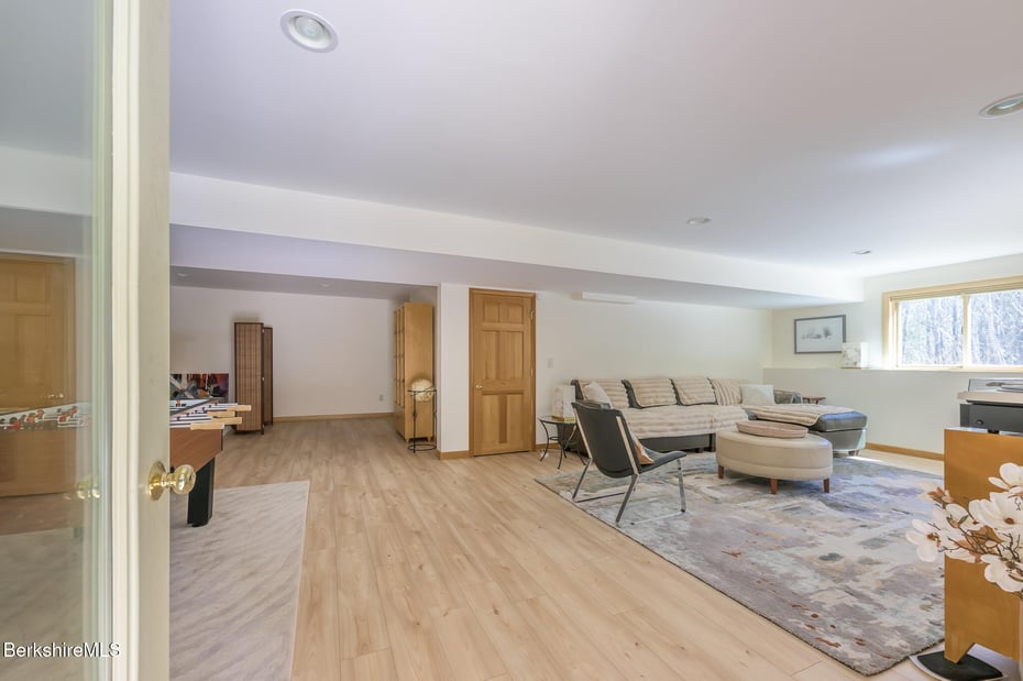 545 W Center Rd Photo 39