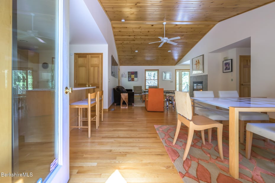 545 W Center Rd Photo 19