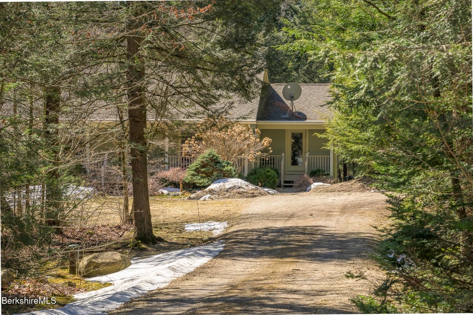 545 W Center Rd Photo 5