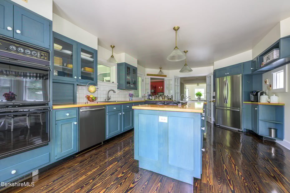 176 West Center Rd Photo 19