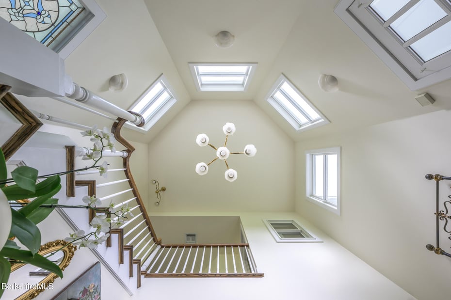 176 West Center Rd Photo 29