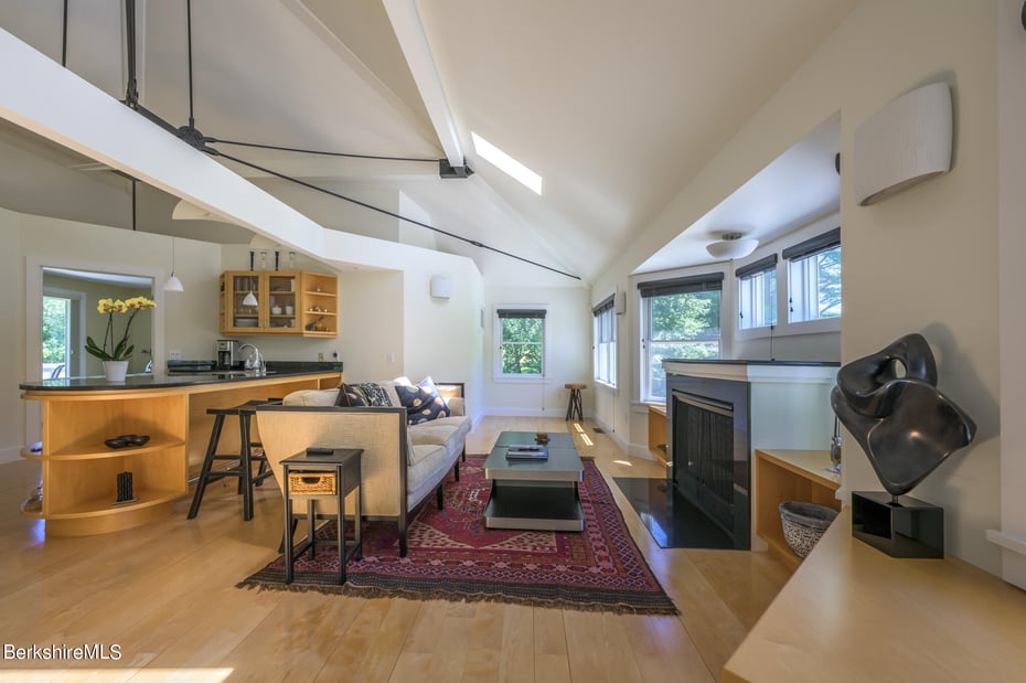 176 West Center Rd Photo 45