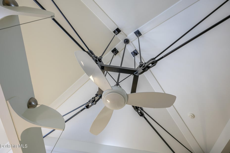 176 West Center Rd Photo 49