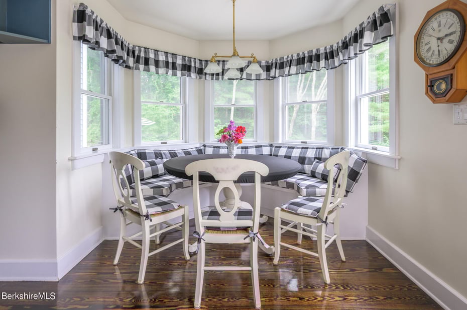 176 West Center Rd Photo 20