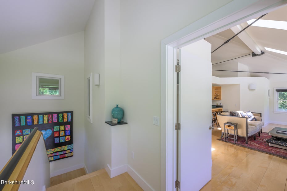 176 West Center Rd Photo 44