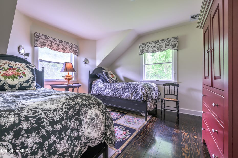 176 West Center Rd Photo 31