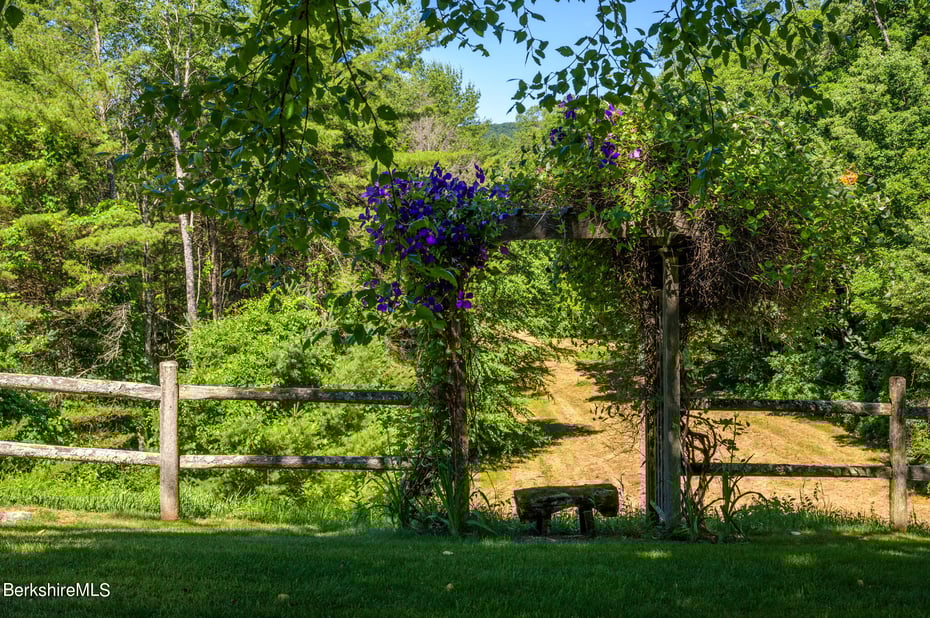 176 West Center Rd Photo 38