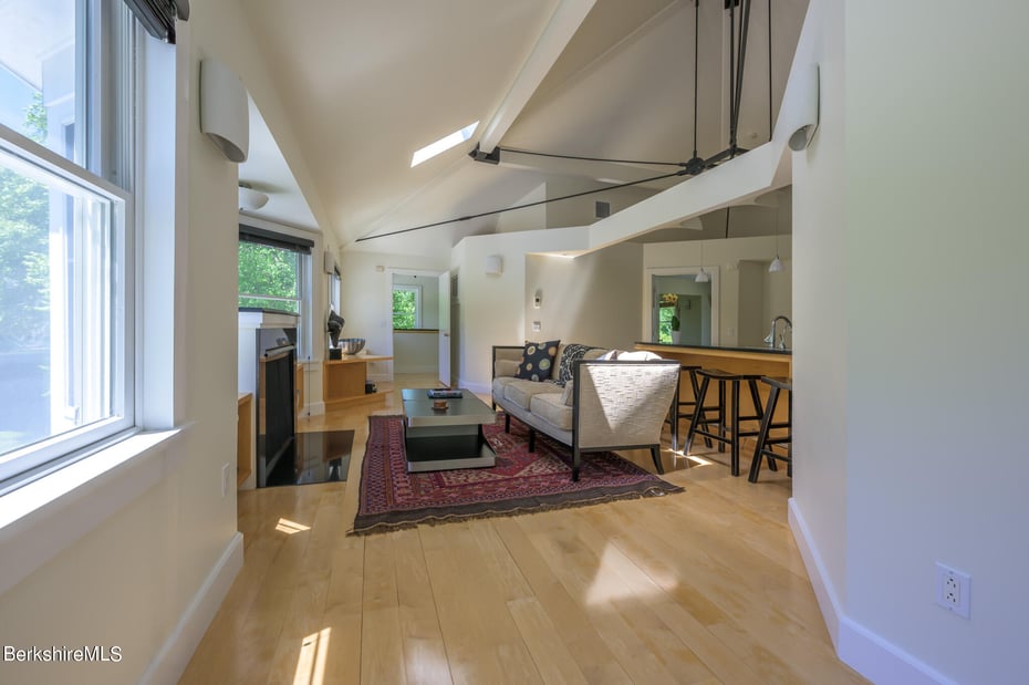 176 West Center Rd Photo 46