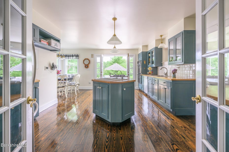 176 West Center Rd Photo 17