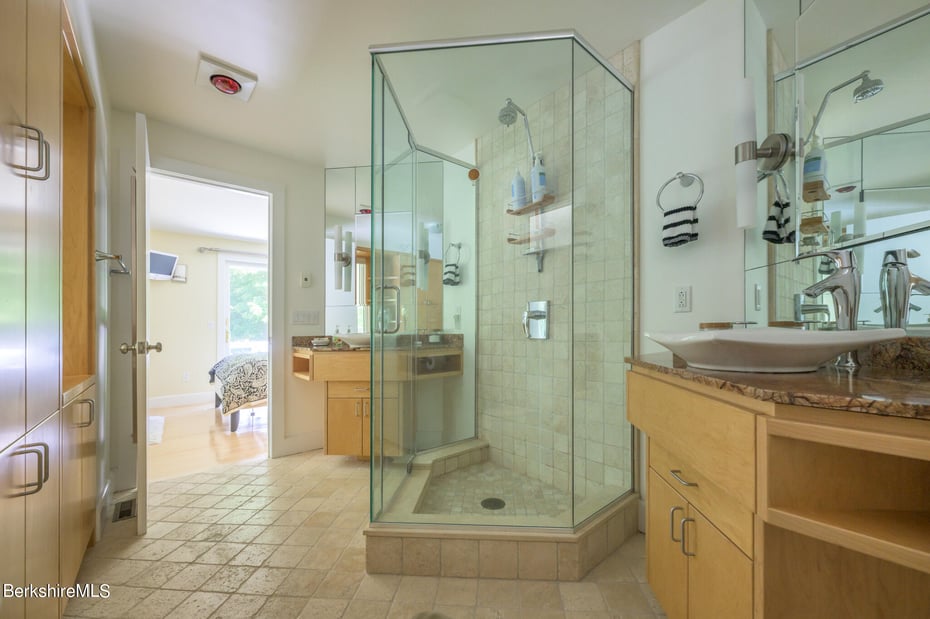 176 West Center Rd Photo 52