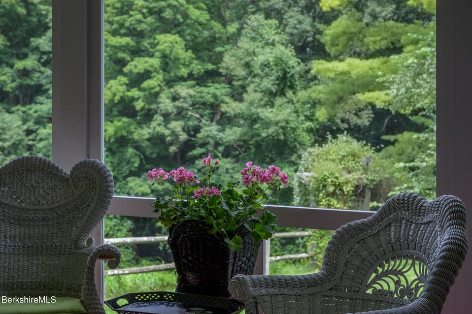 176 West Center Rd Photo 37