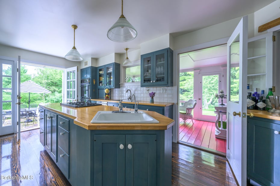 176 West Center Rd Photo 21