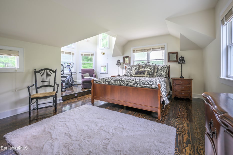 176 West Center Rd Photo 23