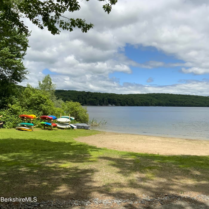 19 Lakeside Dr Photo 7