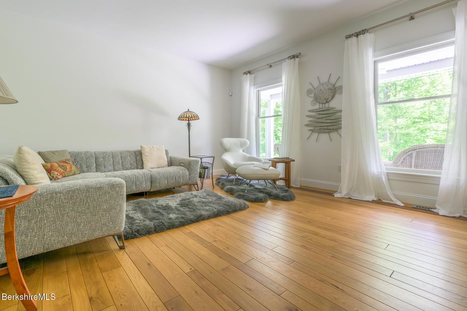 50 Old Village Rd Photo 15