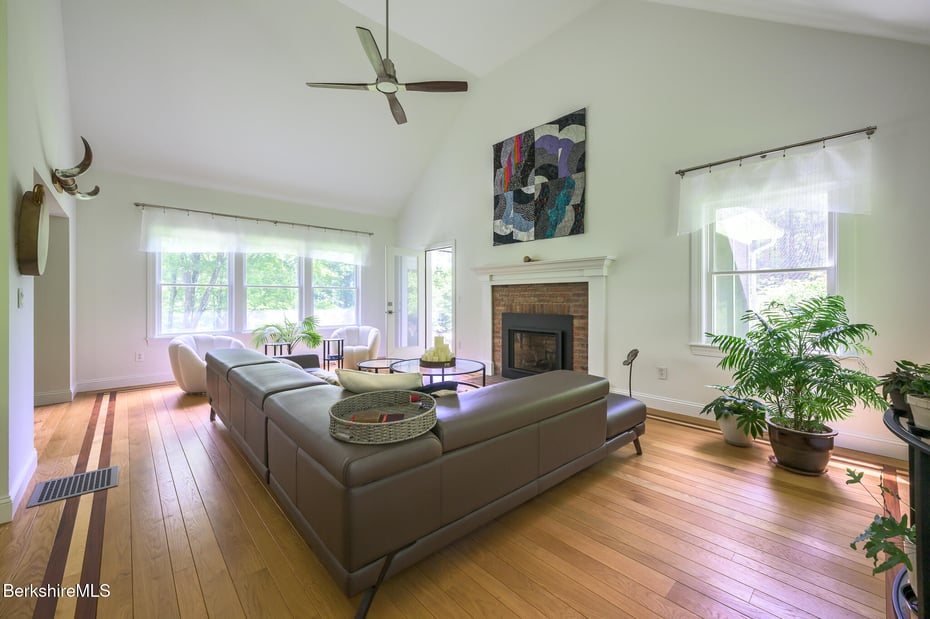 50 Old Village Rd Photo 28