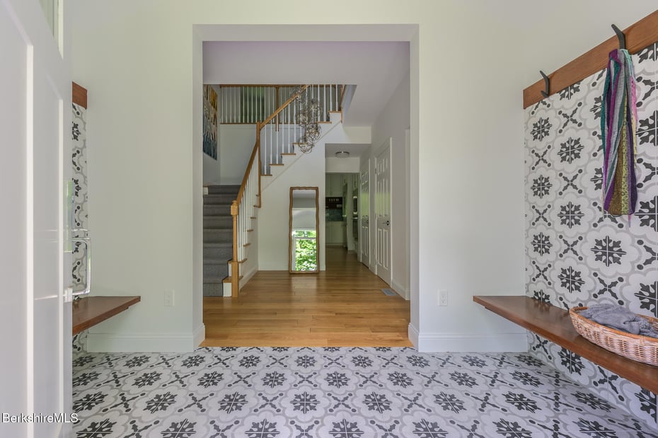 50 Old Village Rd Photo 11