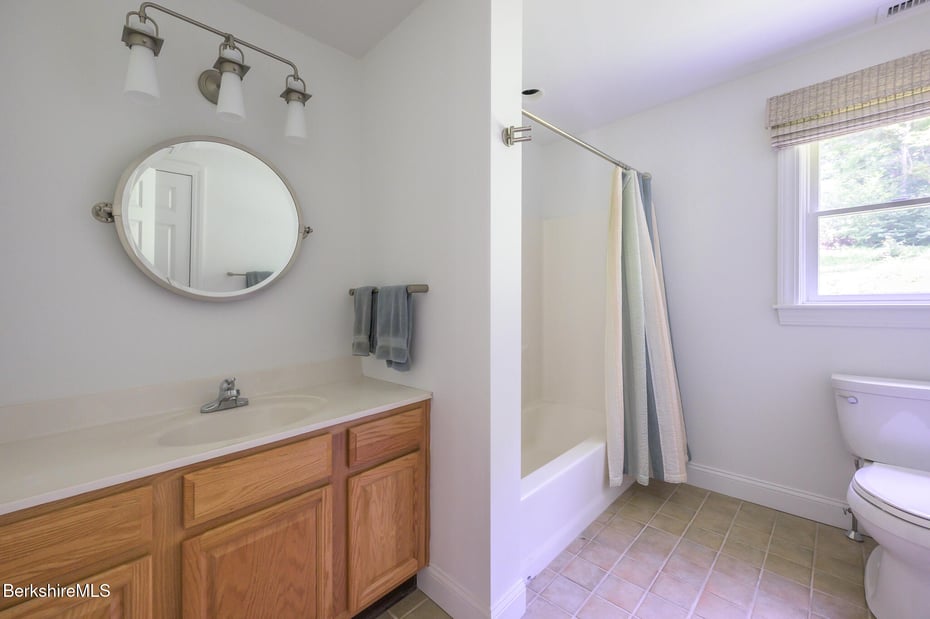 50 Old Village Rd Photo 32