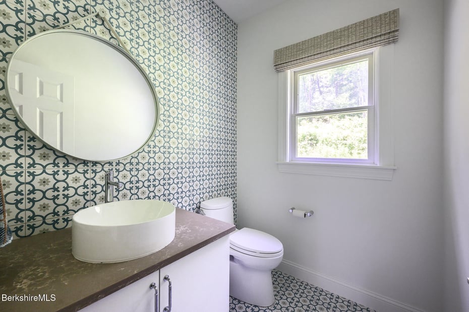 50 Old Village Rd Photo 16