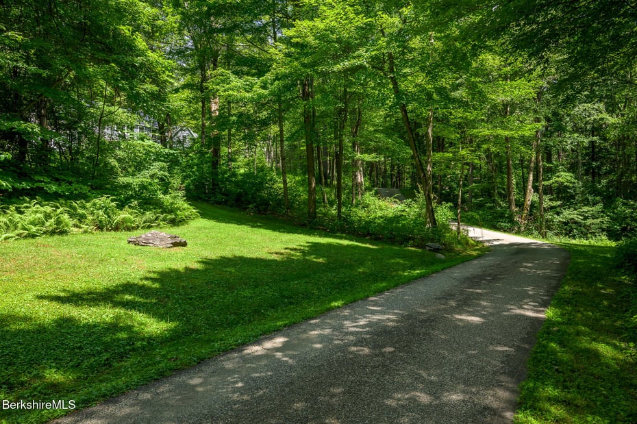 50 Old Village Rd Photo 4