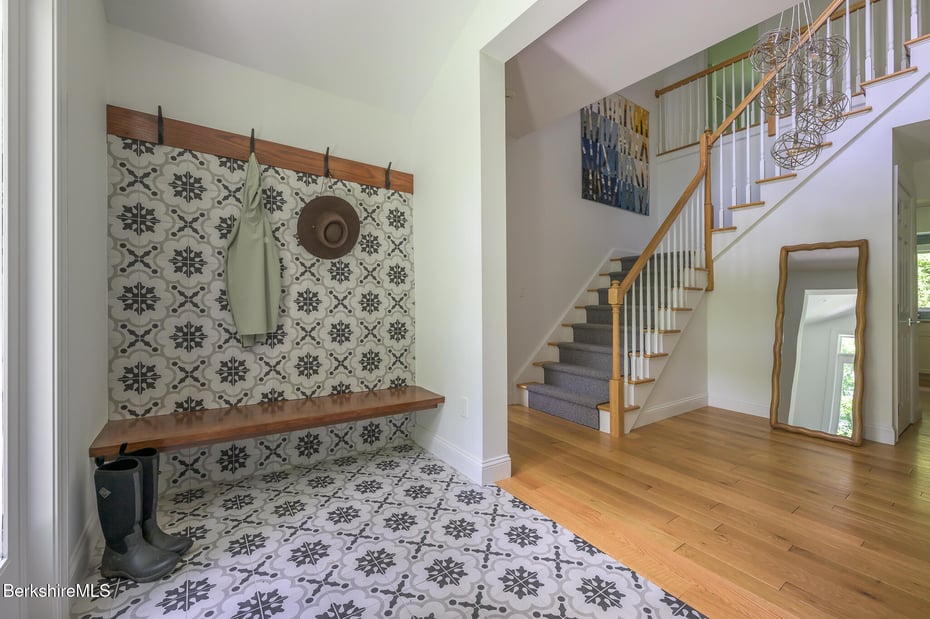 50 Old Village Rd Photo 12