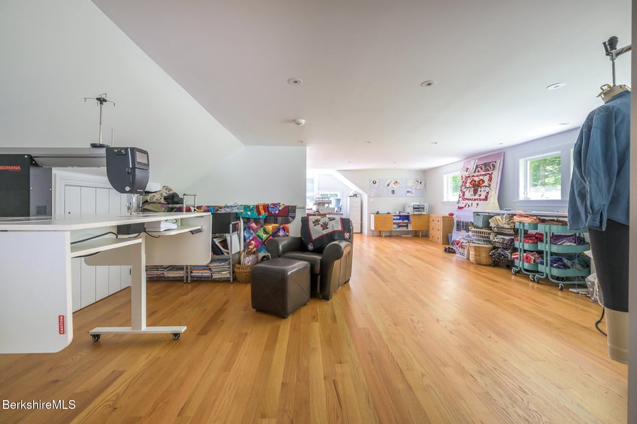 50 Old Village Rd Photo 45