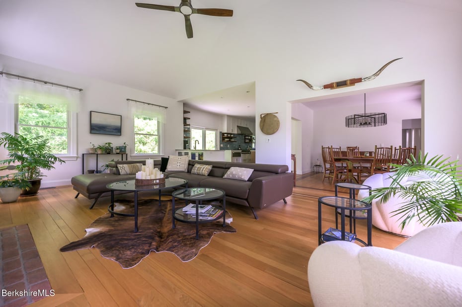 50 Old Village Rd Photo 23