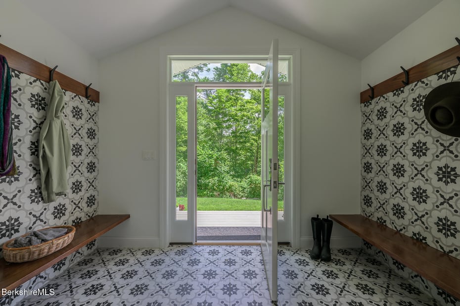 50 Old Village Rd Photo 10