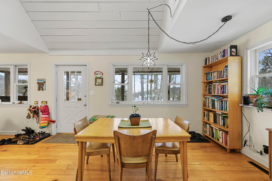 13 Jordan Rd Photo 14