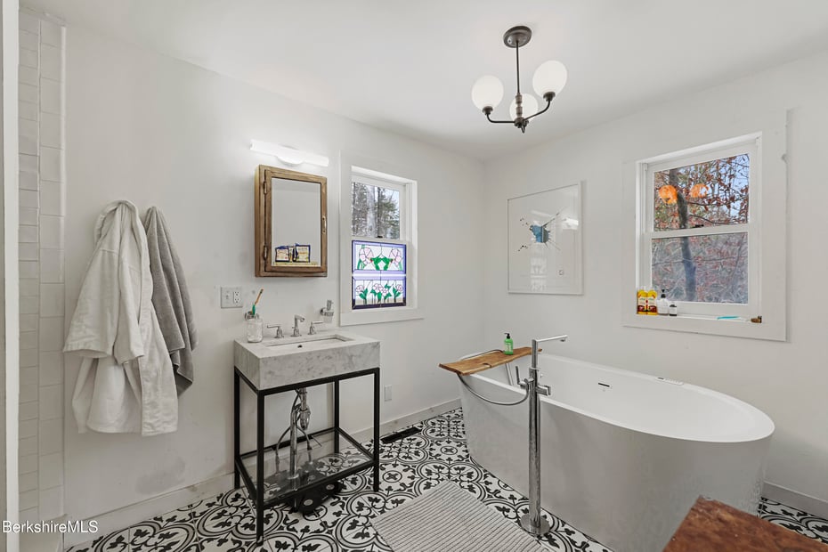 13 Jordan Rd Photo 21