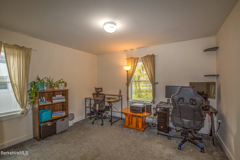 2 Walnut St Photo 13