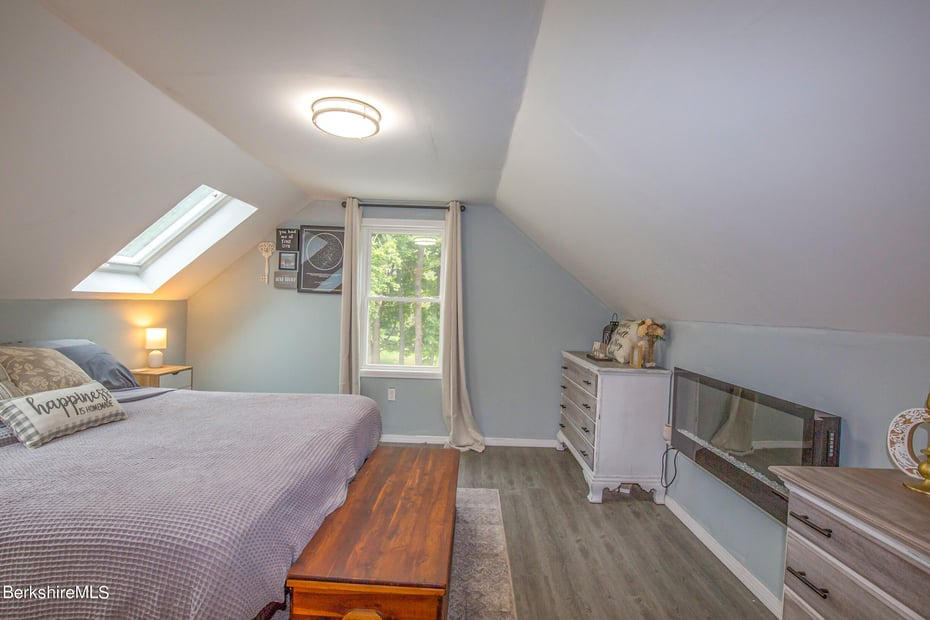 2 Walnut St Photo 20