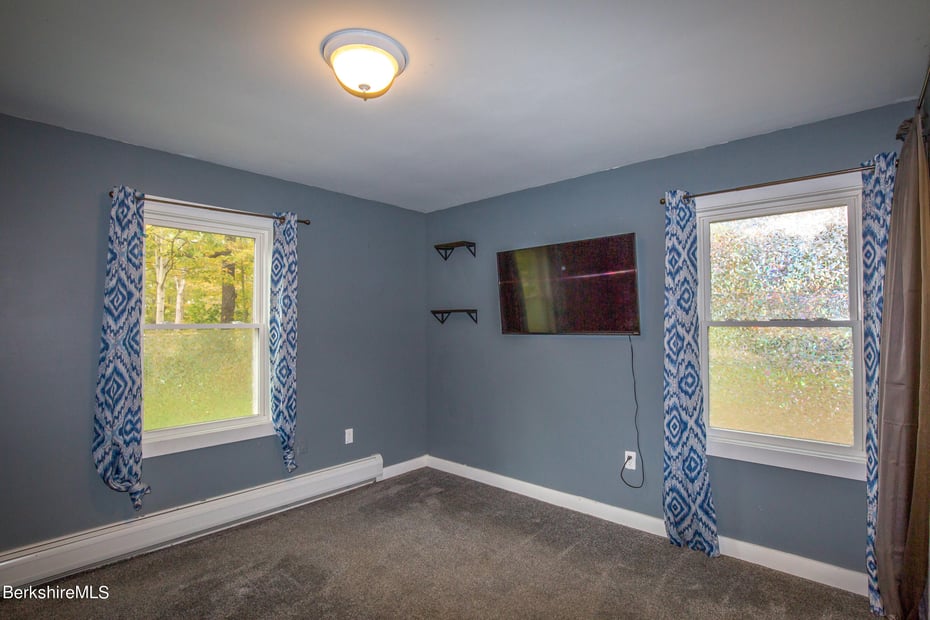 2 Walnut St Photo 16