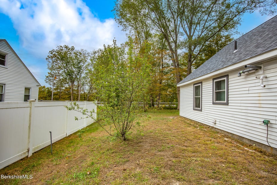 2 Walnut St Photo 28