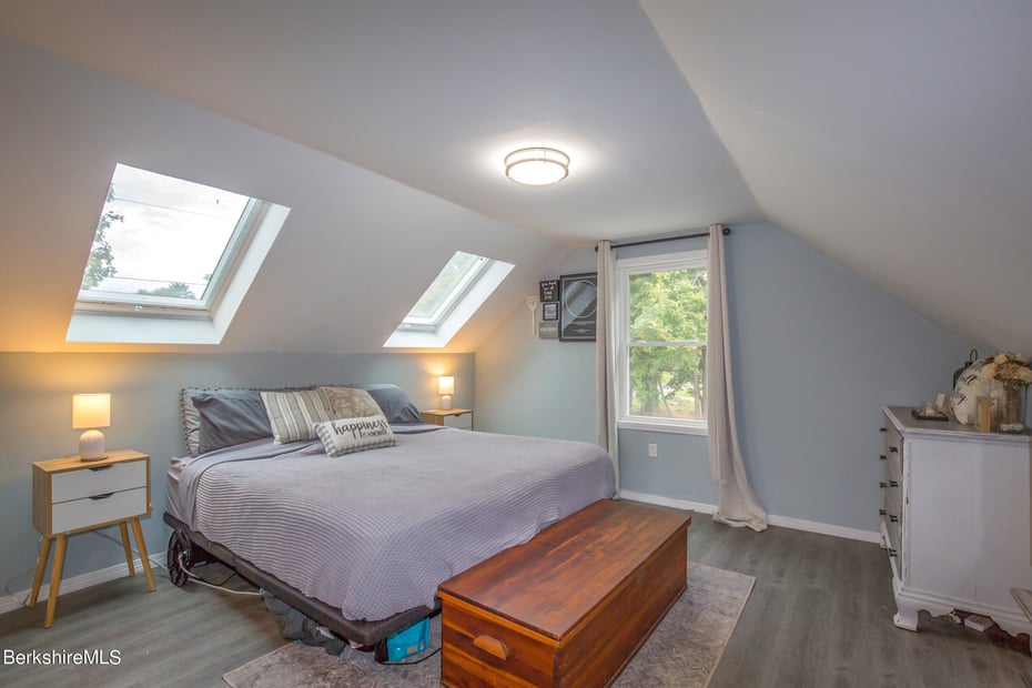 2 Walnut St Photo 19