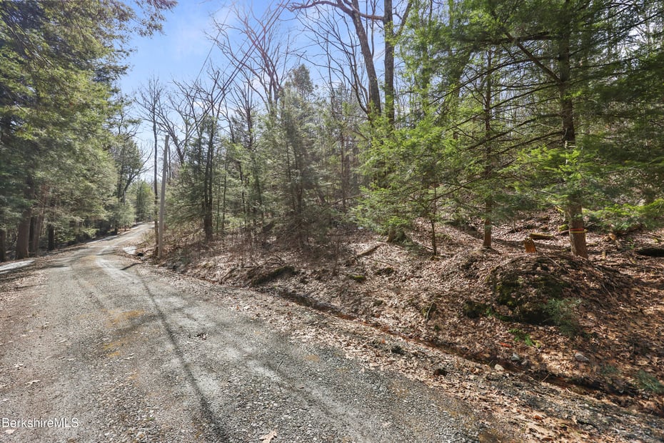 8 Hemlock Rd Photo 6