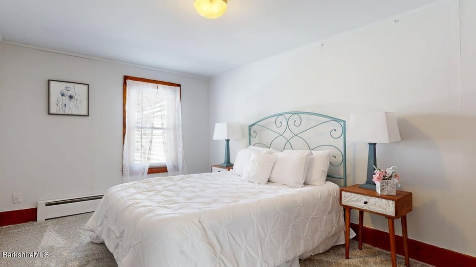 67 Carson Ave Photo 3