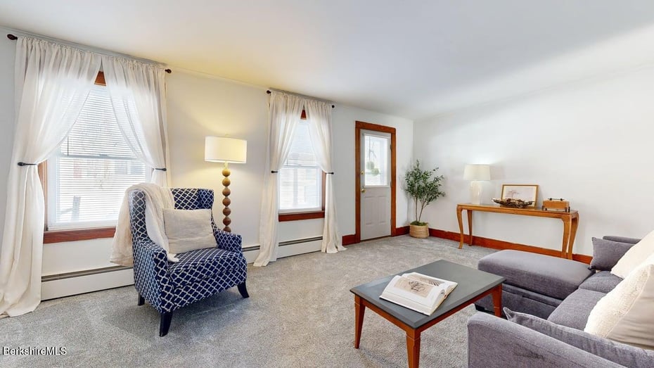 67 Carson Ave Photo 4