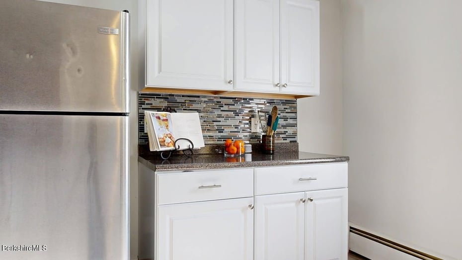 67 Carson Ave Photo 13