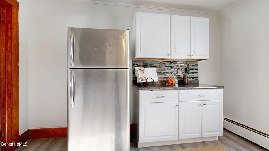 67 Carson Ave Photo 14