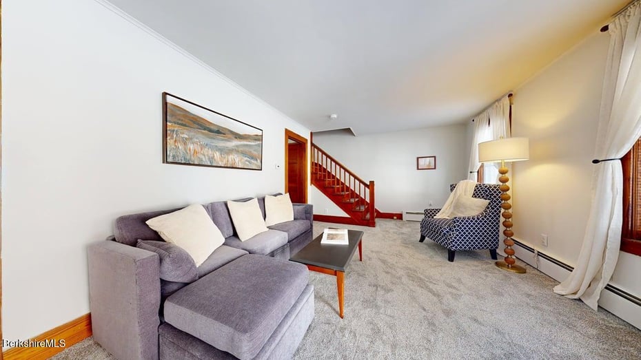 67 Carson Ave Photo 6