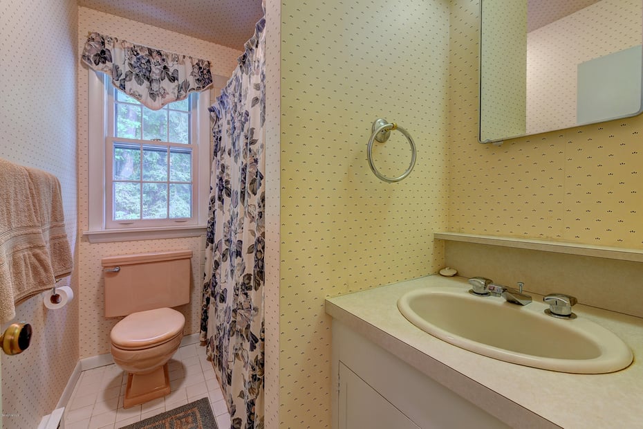 1528 Pleasant St Photo 24
