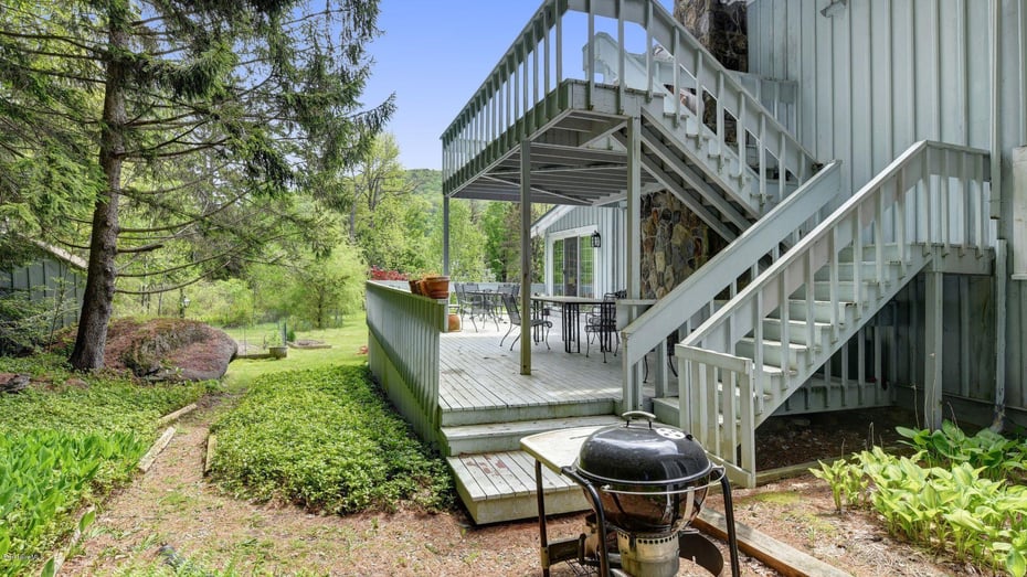 1528 Pleasant St Photo 31