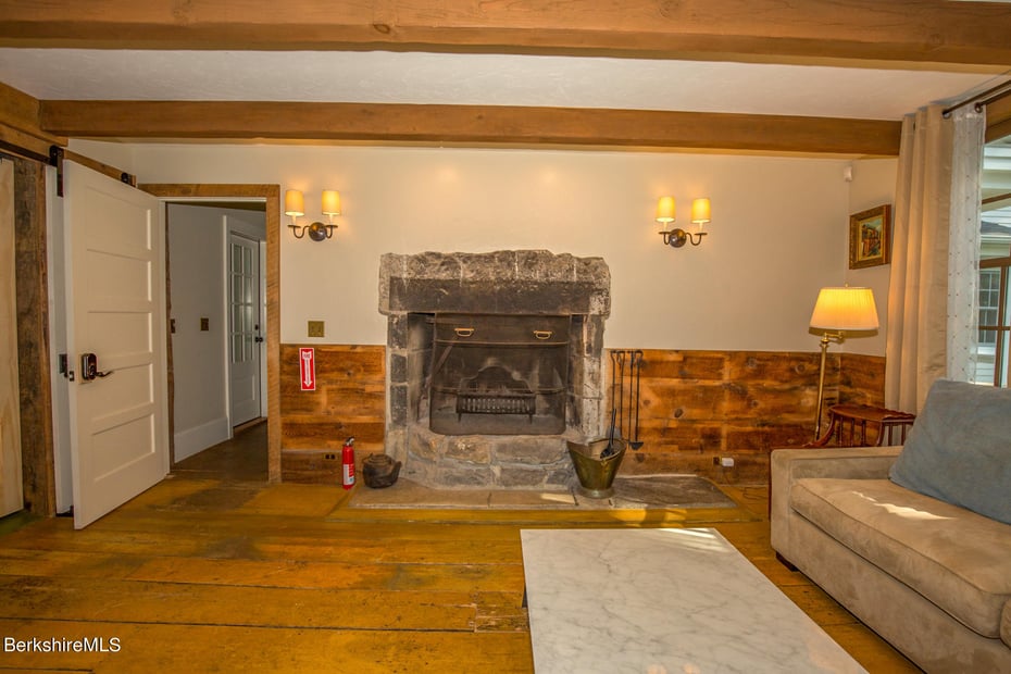 560 Stockbridge Rd Photo 19