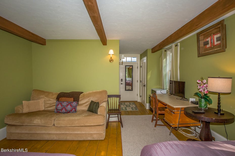 560 Stockbridge Rd Photo 46